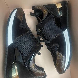 Women’s runaway Louis Vuitton sneakers!!!